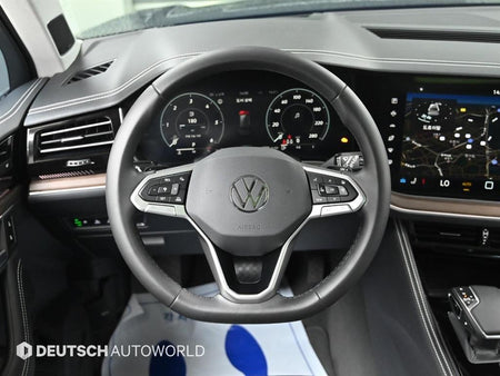 Volkswagen Touareg — photo 13