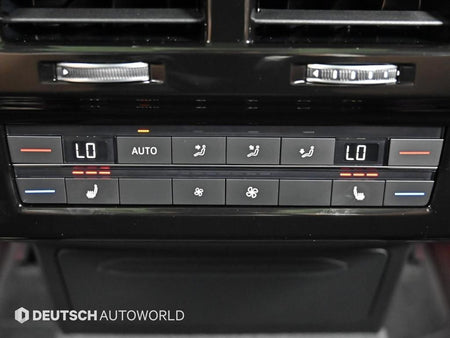 Volkswagen Touareg — photo 16
