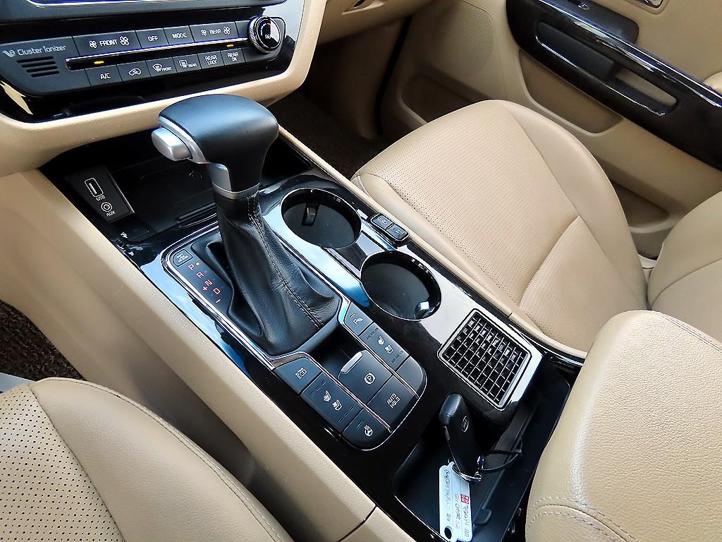 Kia Carnival — photo 11