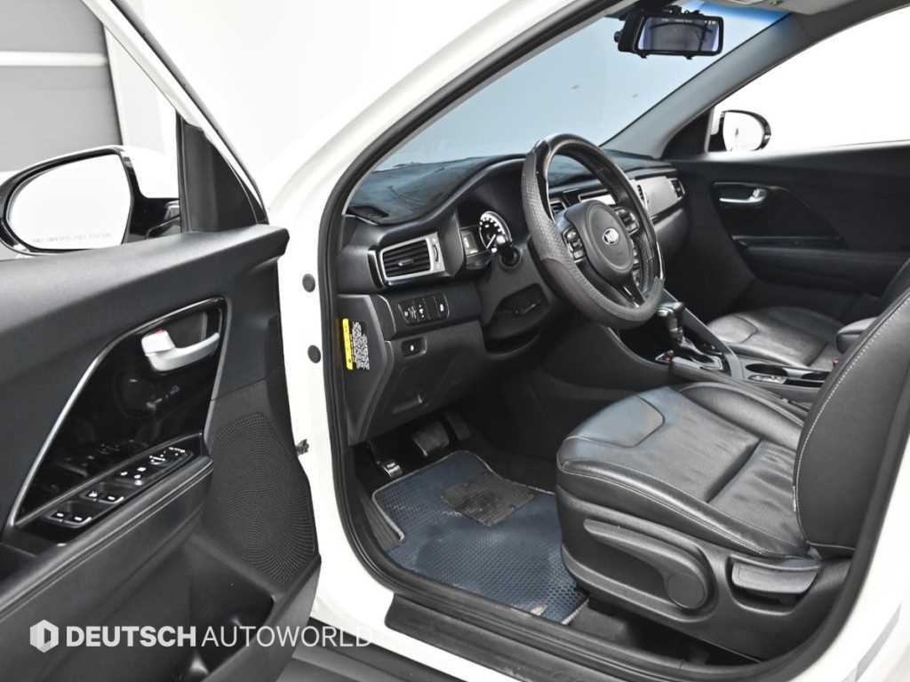 Kia Niro — photo 11