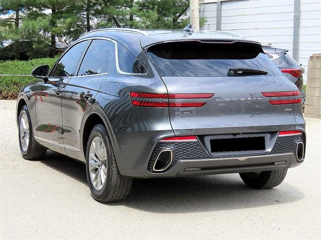 Genesis GV70 — photo 03