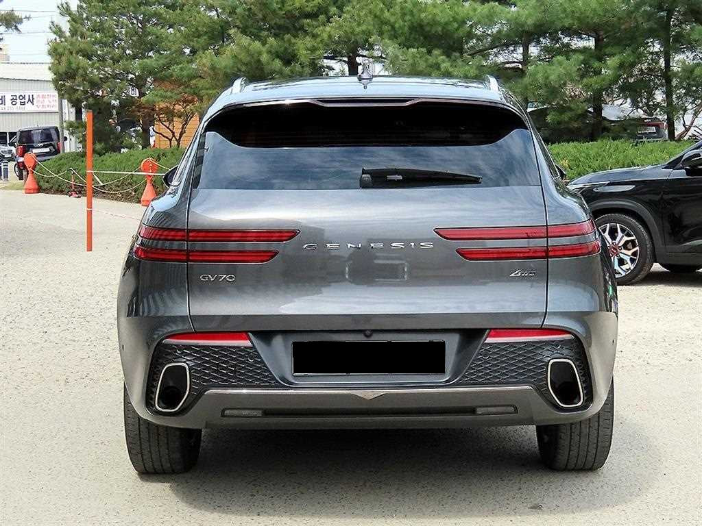 Genesis GV70 — photo 04