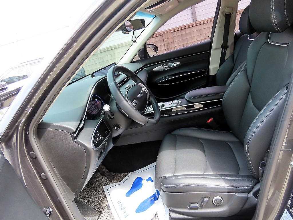 Genesis GV70 — photo 05
