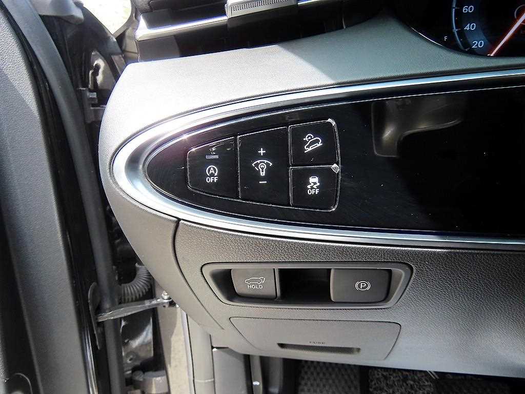 Genesis GV70 — photo 12