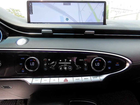 Genesis GV70 — photo 13