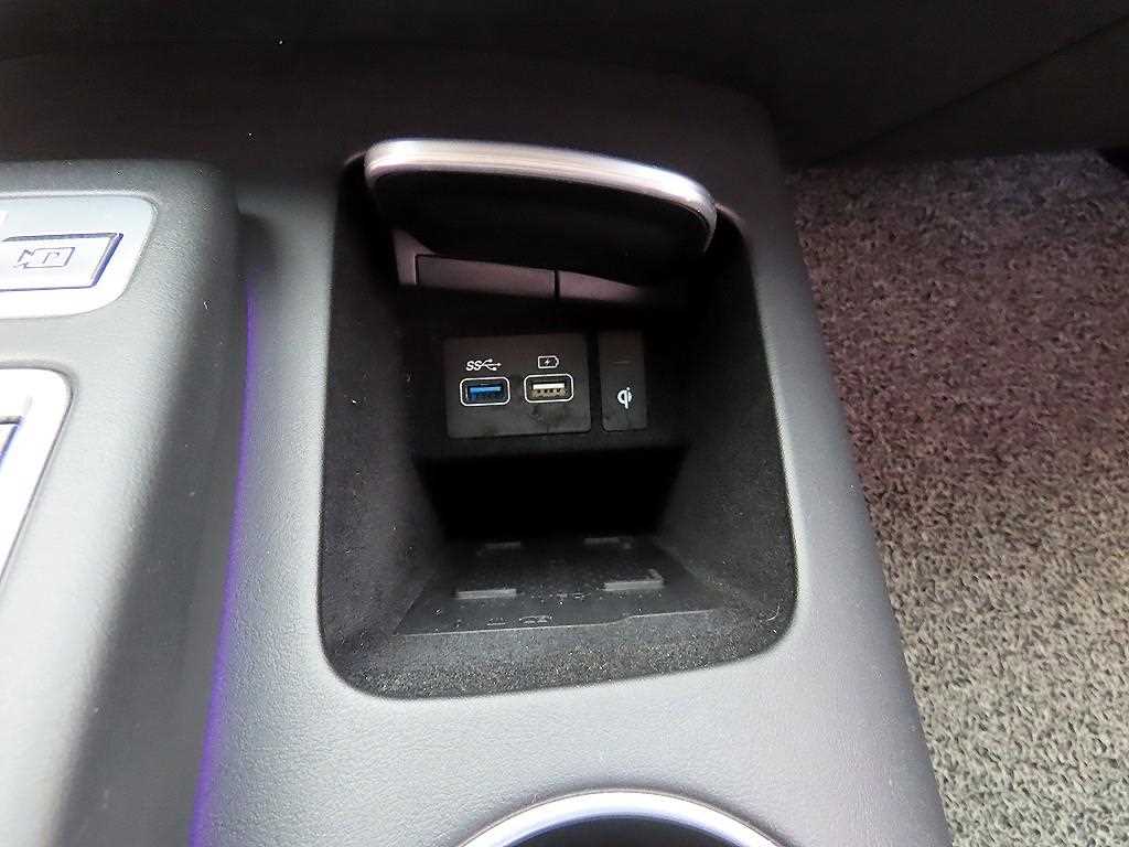 Genesis GV70 — photo 14