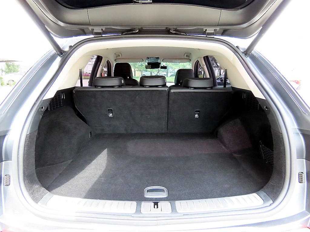 Genesis GV70 — photo 16