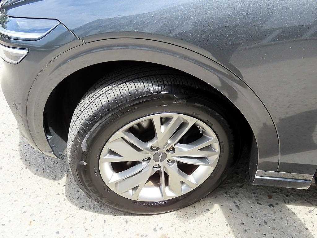 Genesis GV70 — photo 20