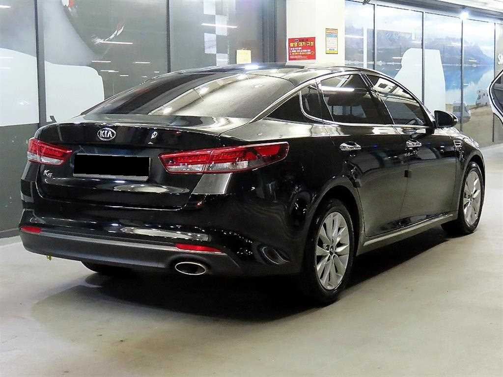 Kia K5 — photo 04