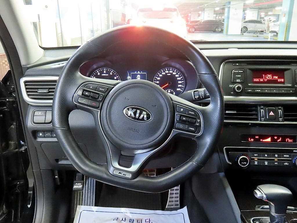Kia K5 — photo 08