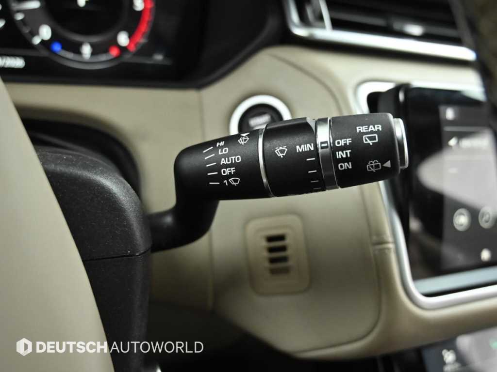 Land Rover Range Rover Velar — photo 15