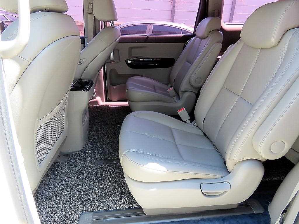 Kia Carnival — photo 06