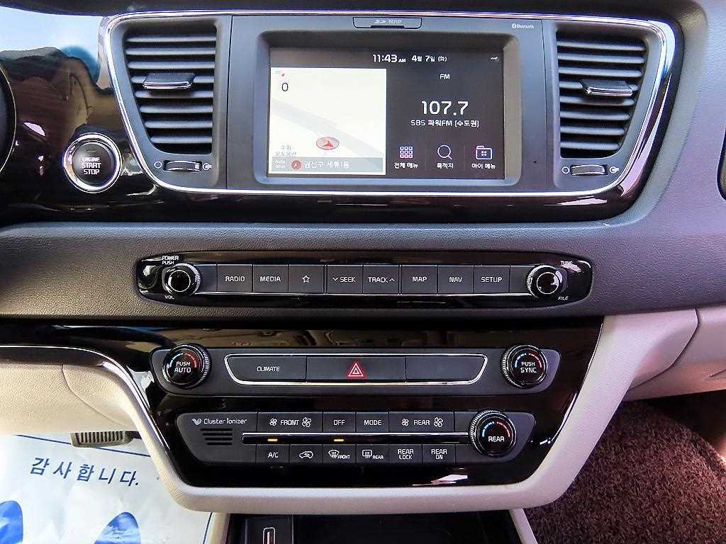 Kia Carnival — photo 12