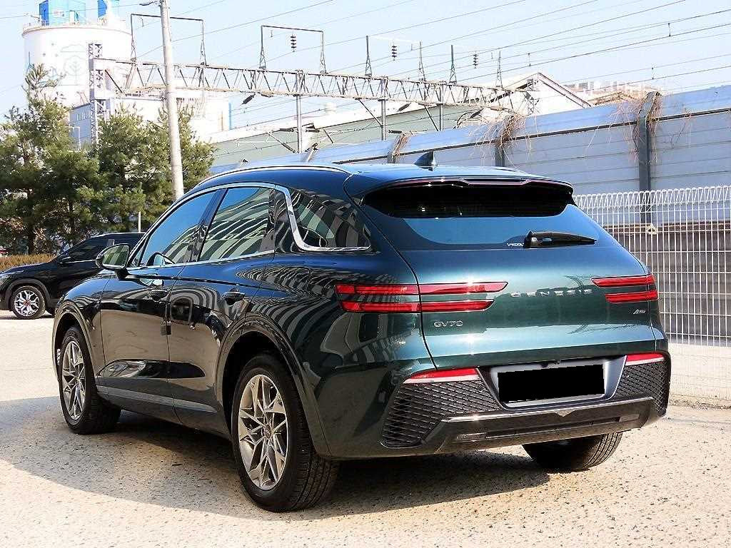 Genesis GV70 — photo 03