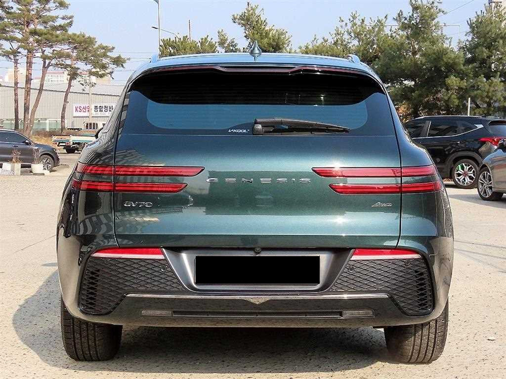 Genesis GV70 — photo 04
