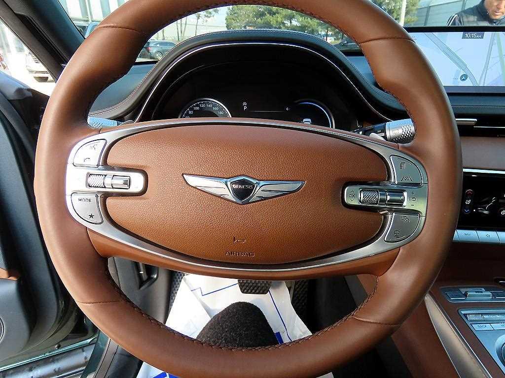 Genesis GV70 — photo 08