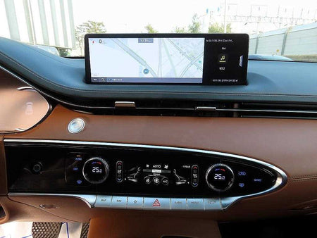 Genesis GV70 — photo 12
