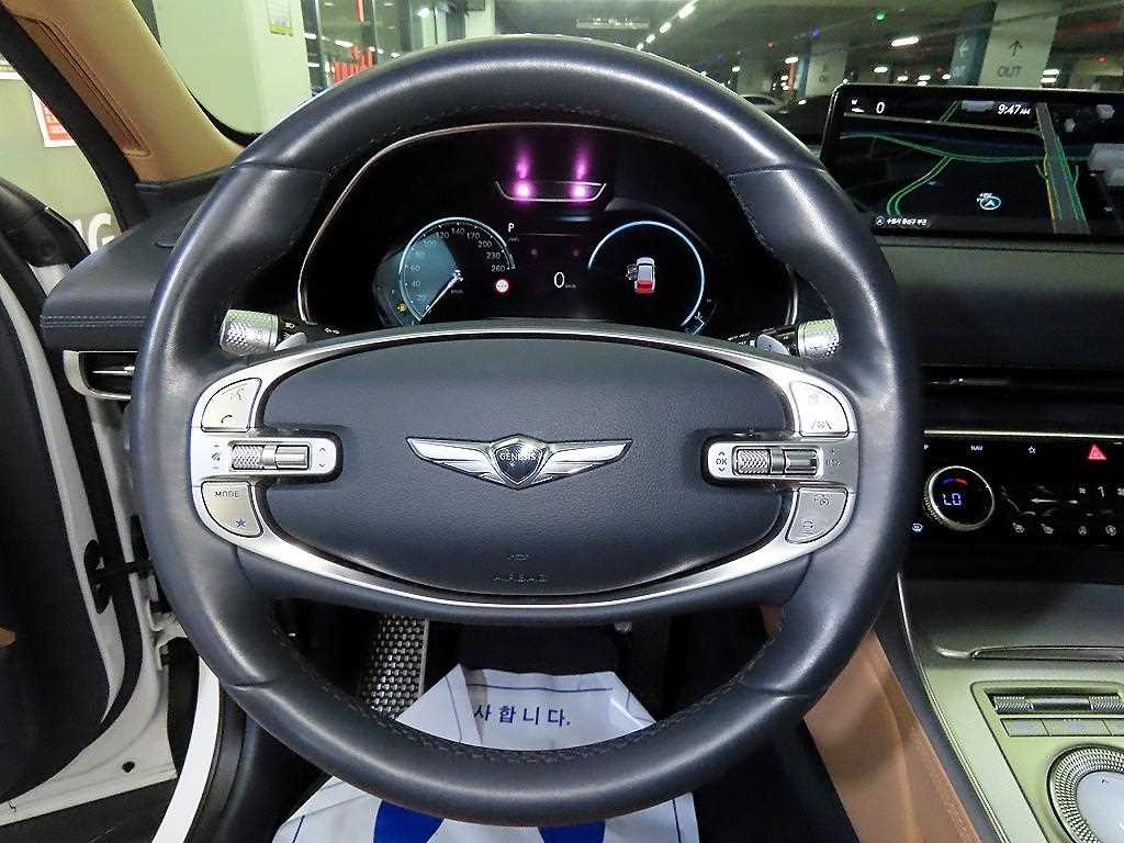 Genesis GV80 — photo 08