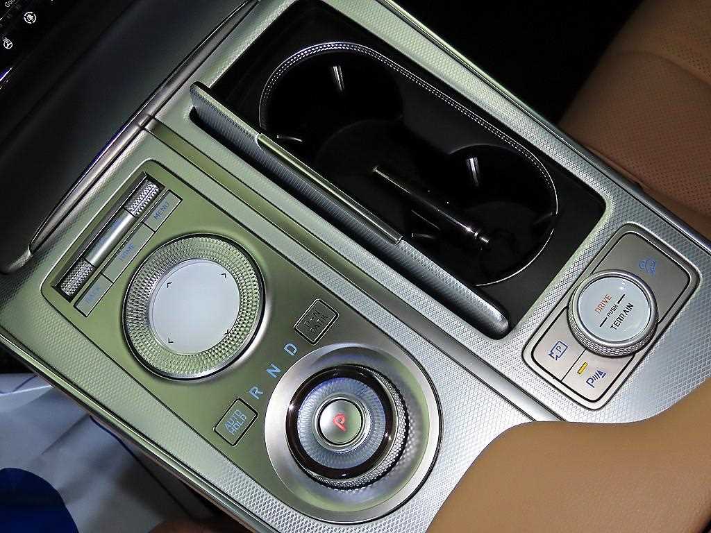 Genesis GV80 — photo 12