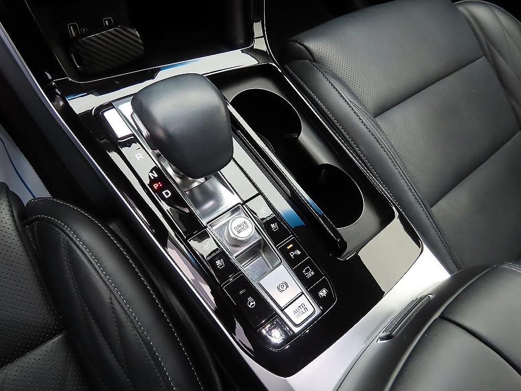 Kia K7 — photo 11