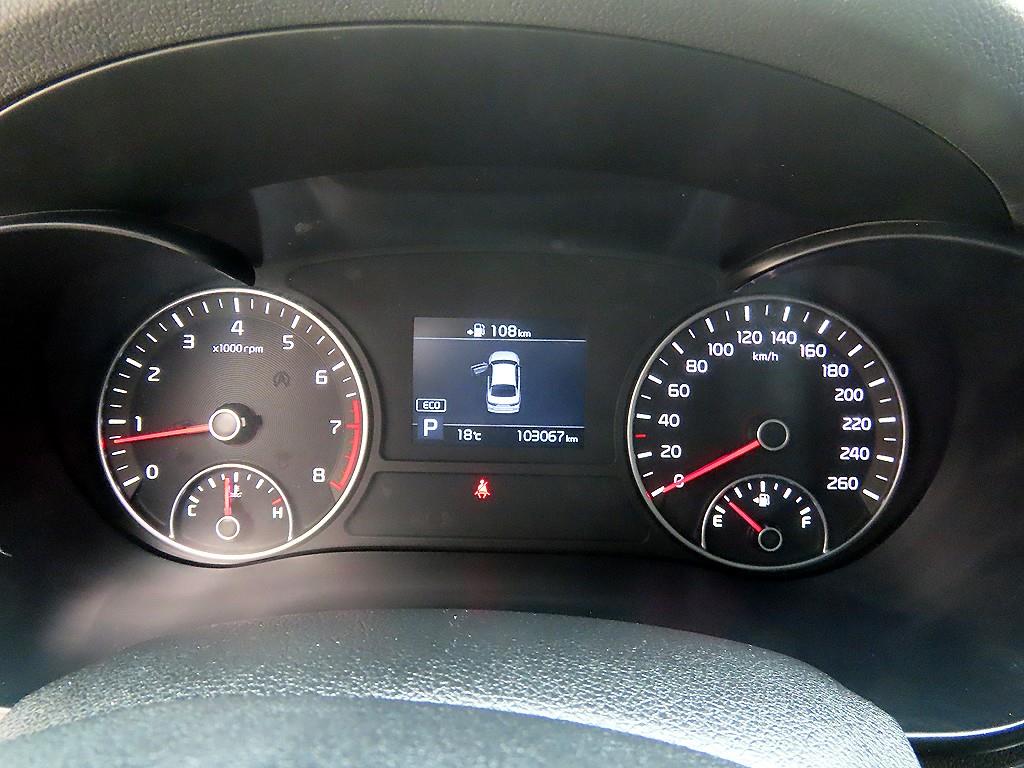 Kia K5 — photo 09