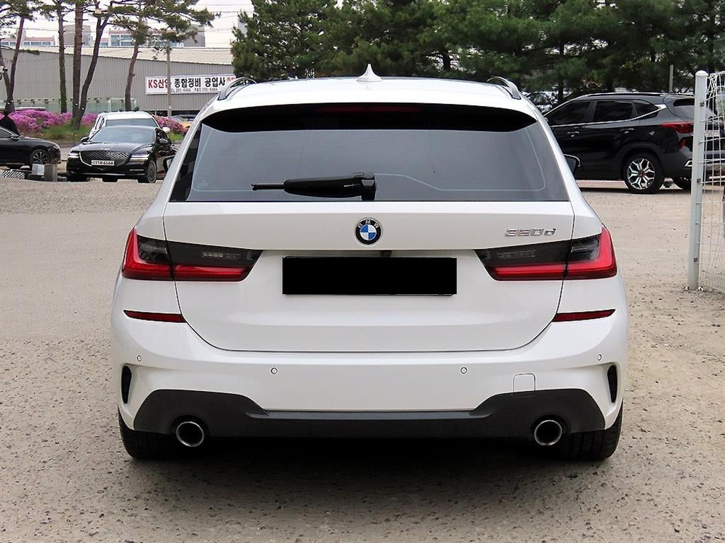 BMW 3-Series — photo 04