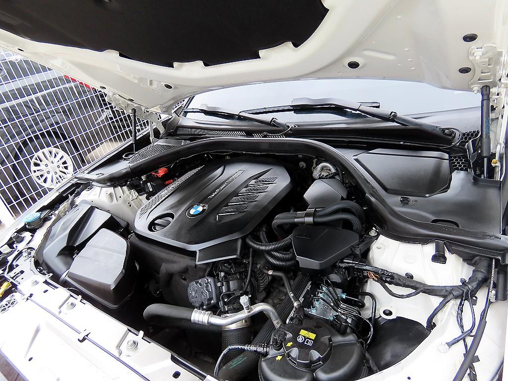 BMW 3-Series — photo 19