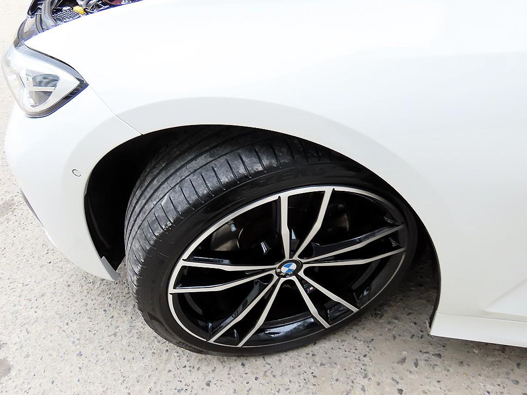 BMW 3-Series — photo 20