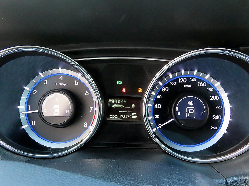 Hyundai Sonata — photo 09