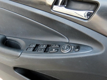 Hyundai Sonata — photo 11