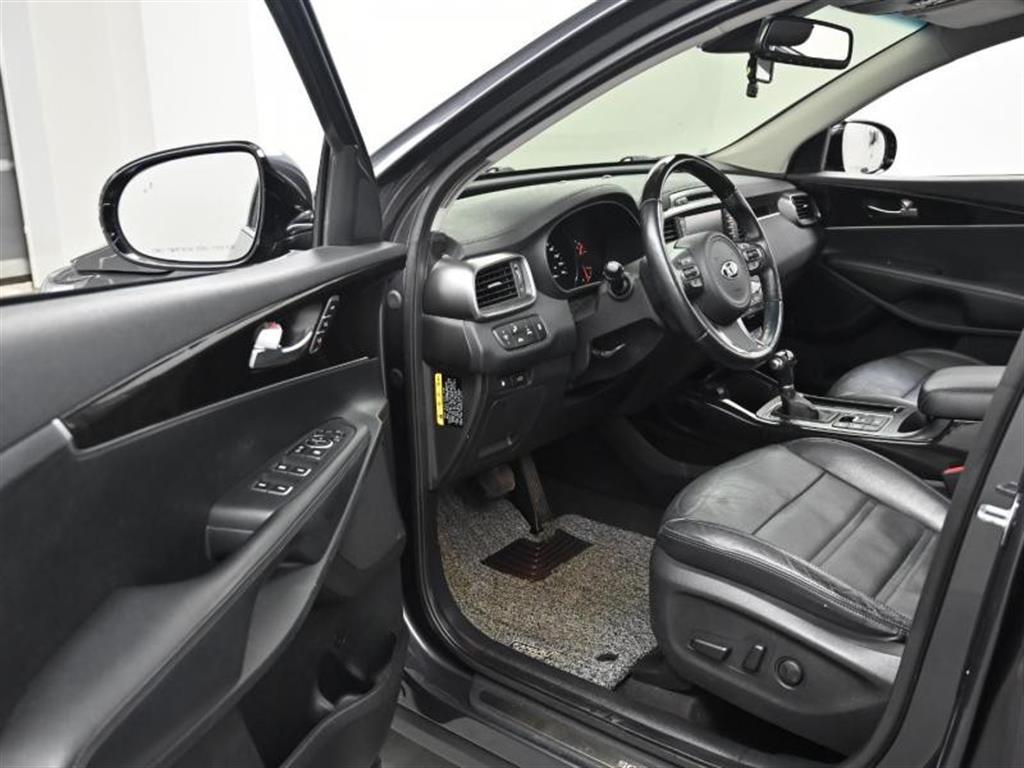 Kia Sorento — photo 11