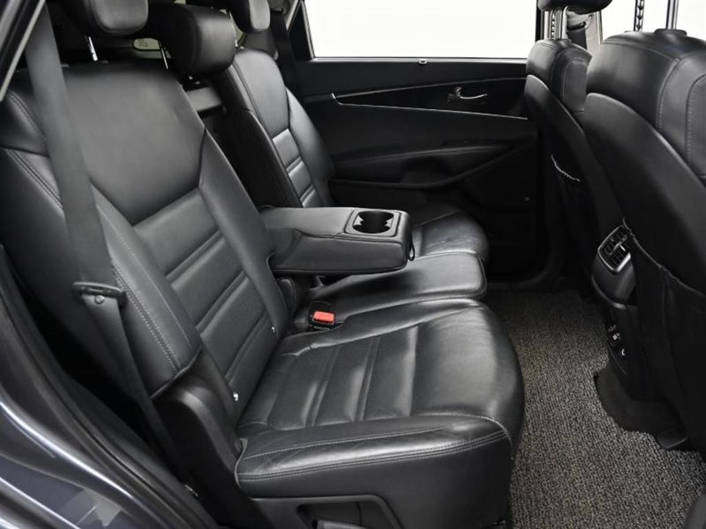 Kia Sorento — photo 12