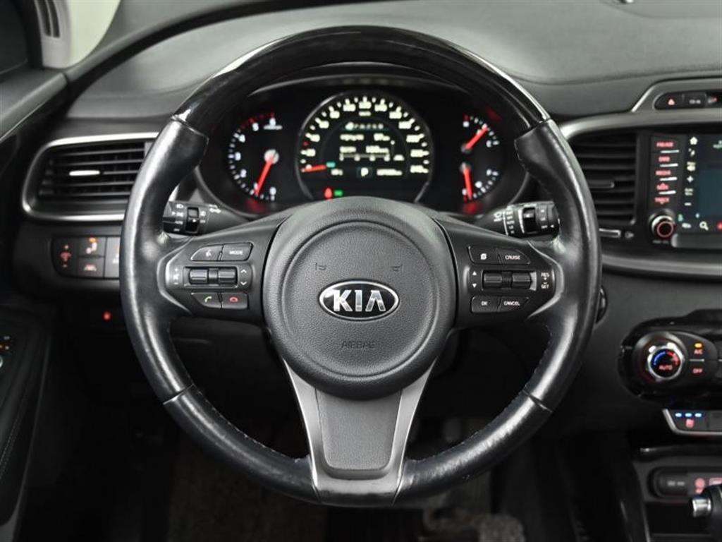 Kia Sorento — photo 13