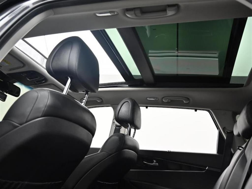 Kia Sorento — photo 18