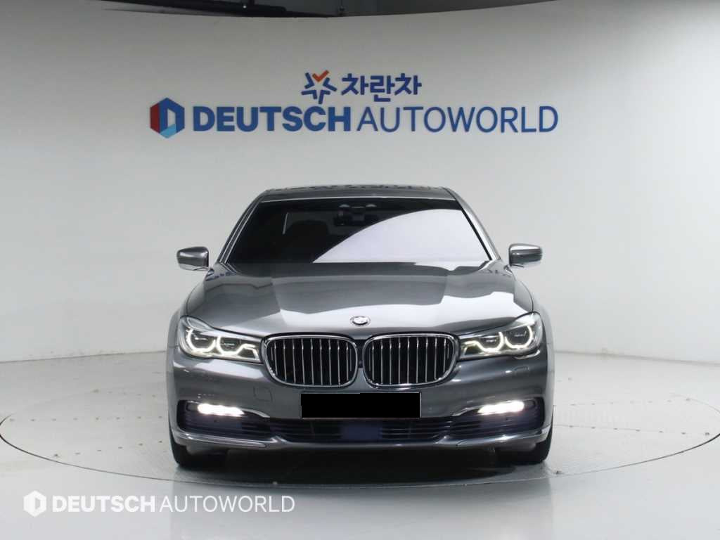 BMW 7-Series — photo 03