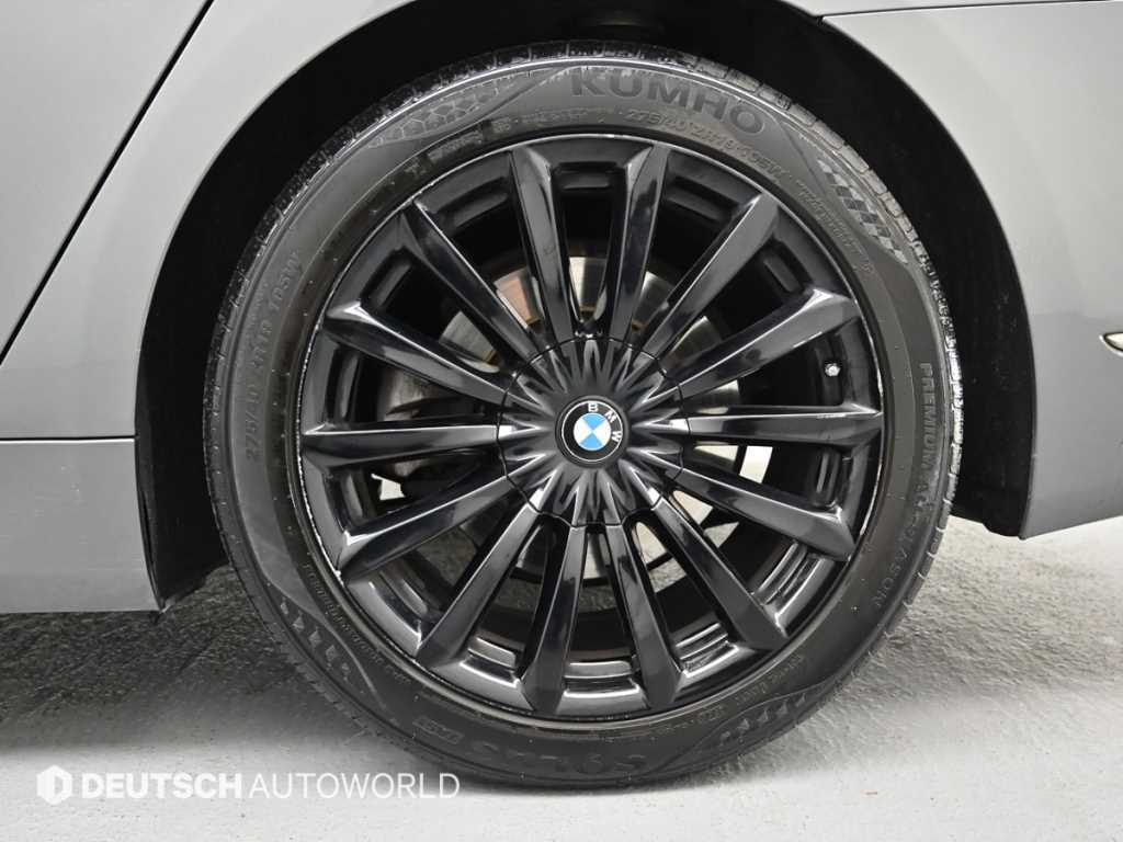 BMW 7-Series — photo 05