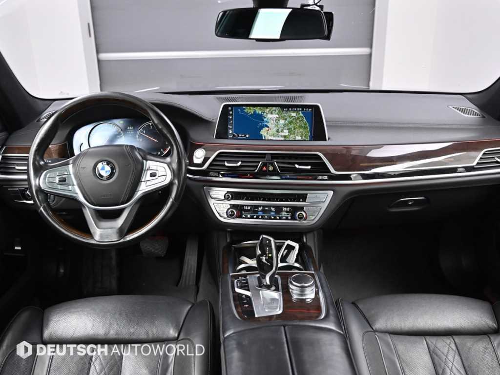 BMW 7-Series — photo 07