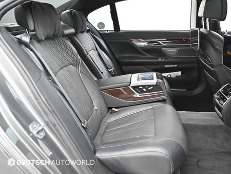 BMW 7-Series — photo 12