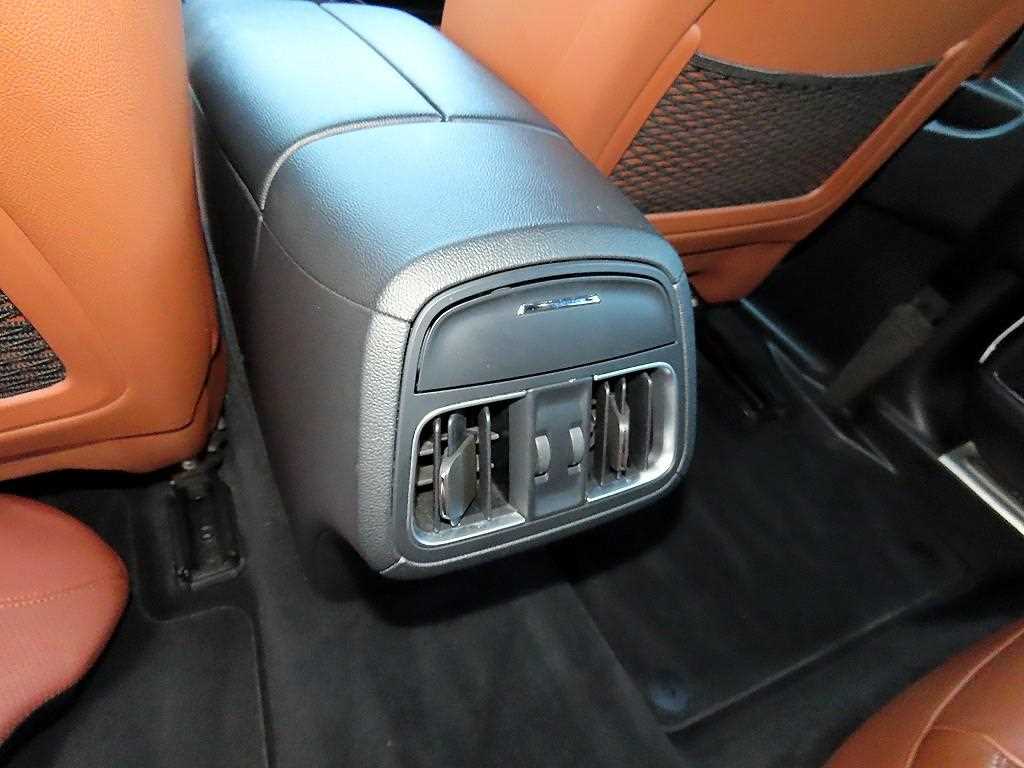 Maserati Levante — photo 15