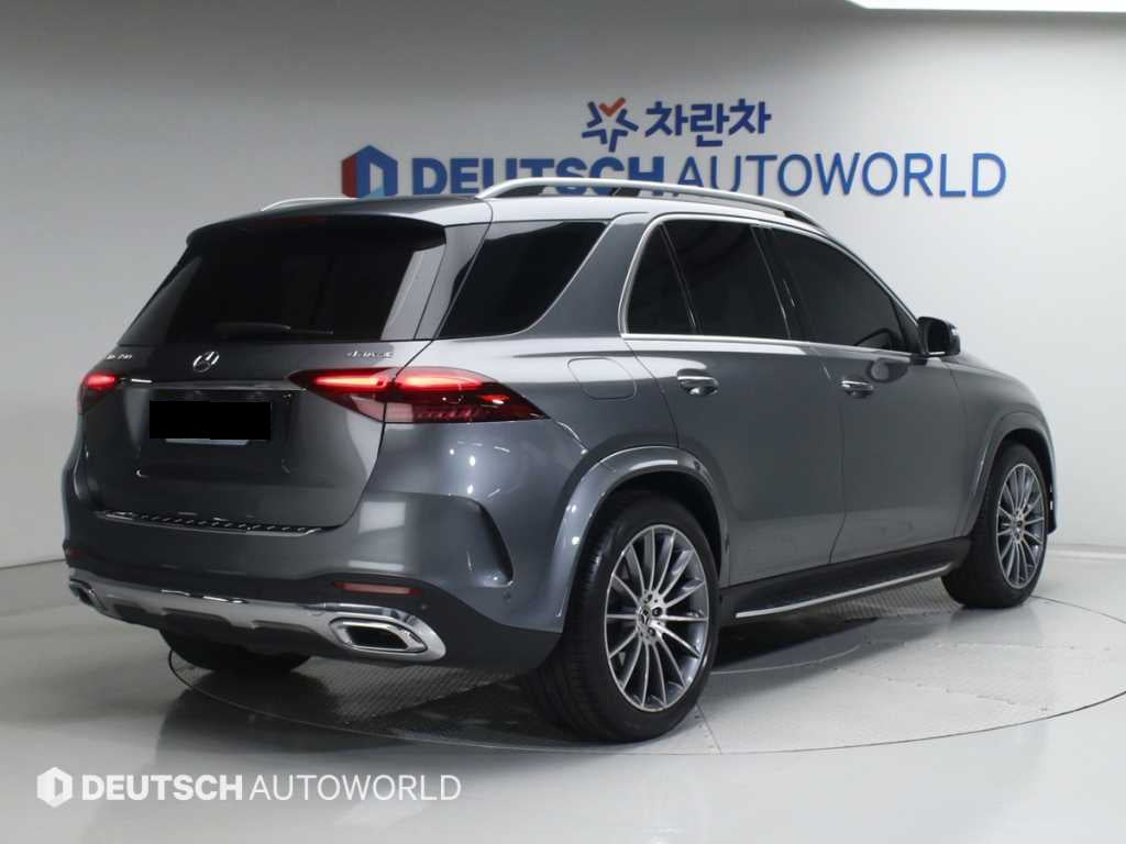 Mercedes-Benz GLE-Class — photo 02