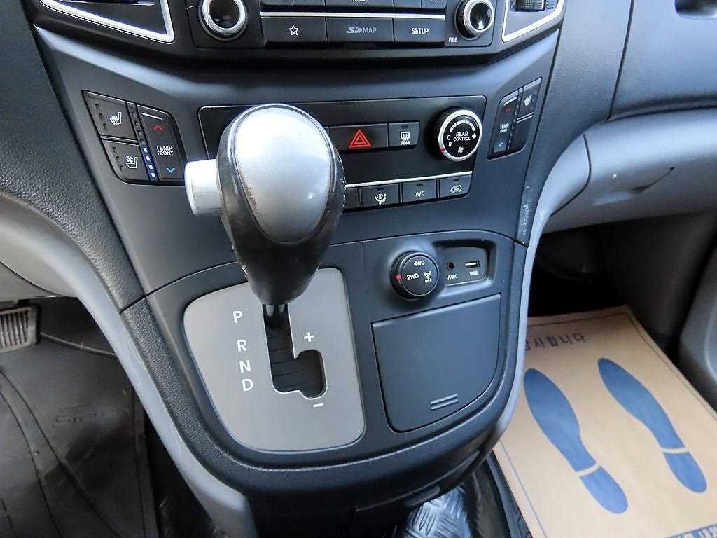 Hyundai Starex — photo 11