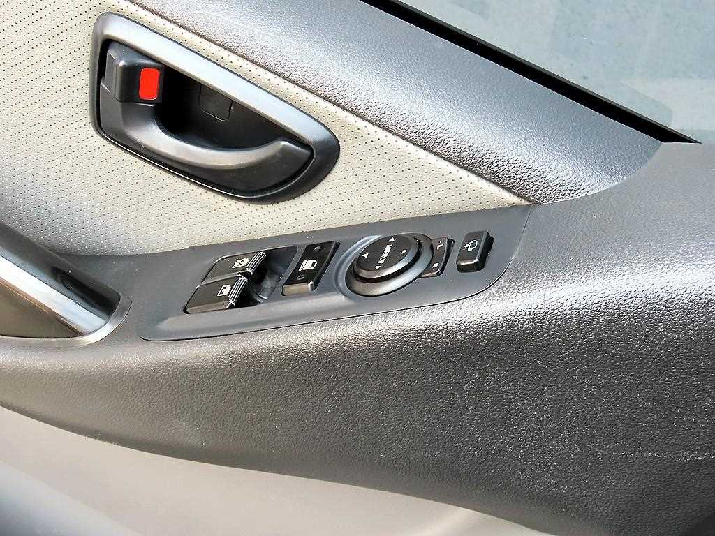 Hyundai Starex — photo 12
