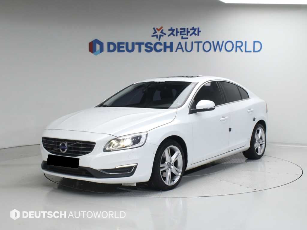 Volvo S60 — photo 01