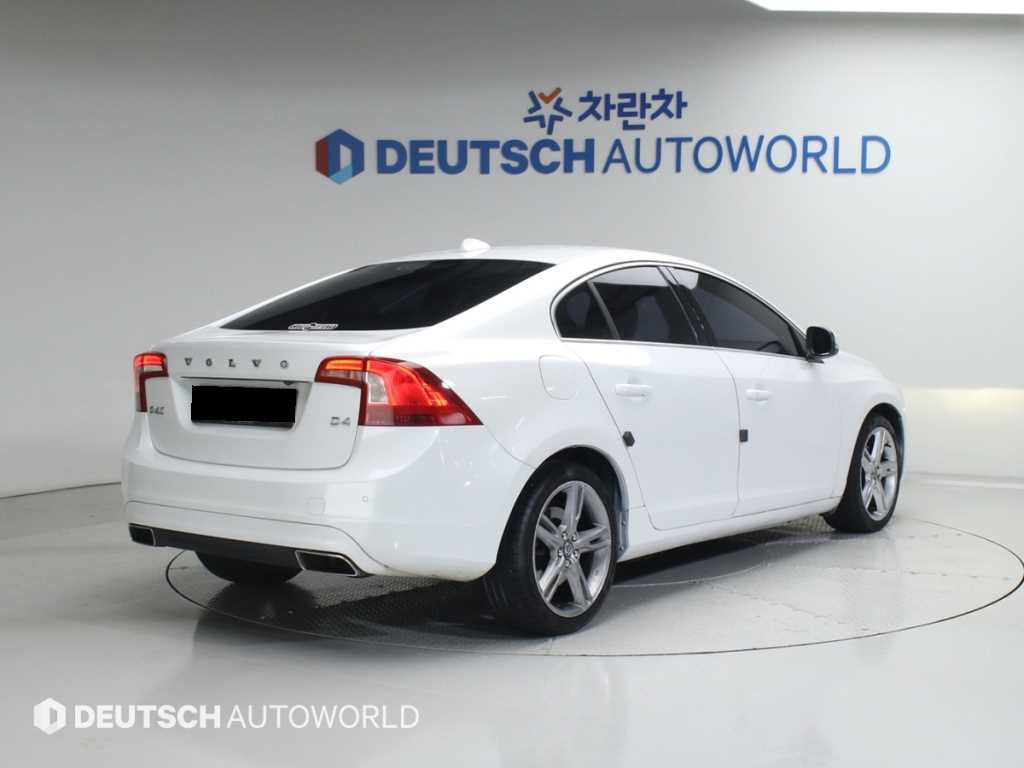 Volvo S60 — photo 02