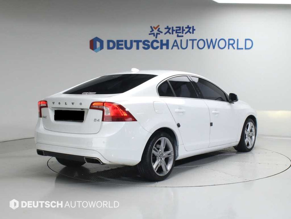 Volvo S60 — photo 02