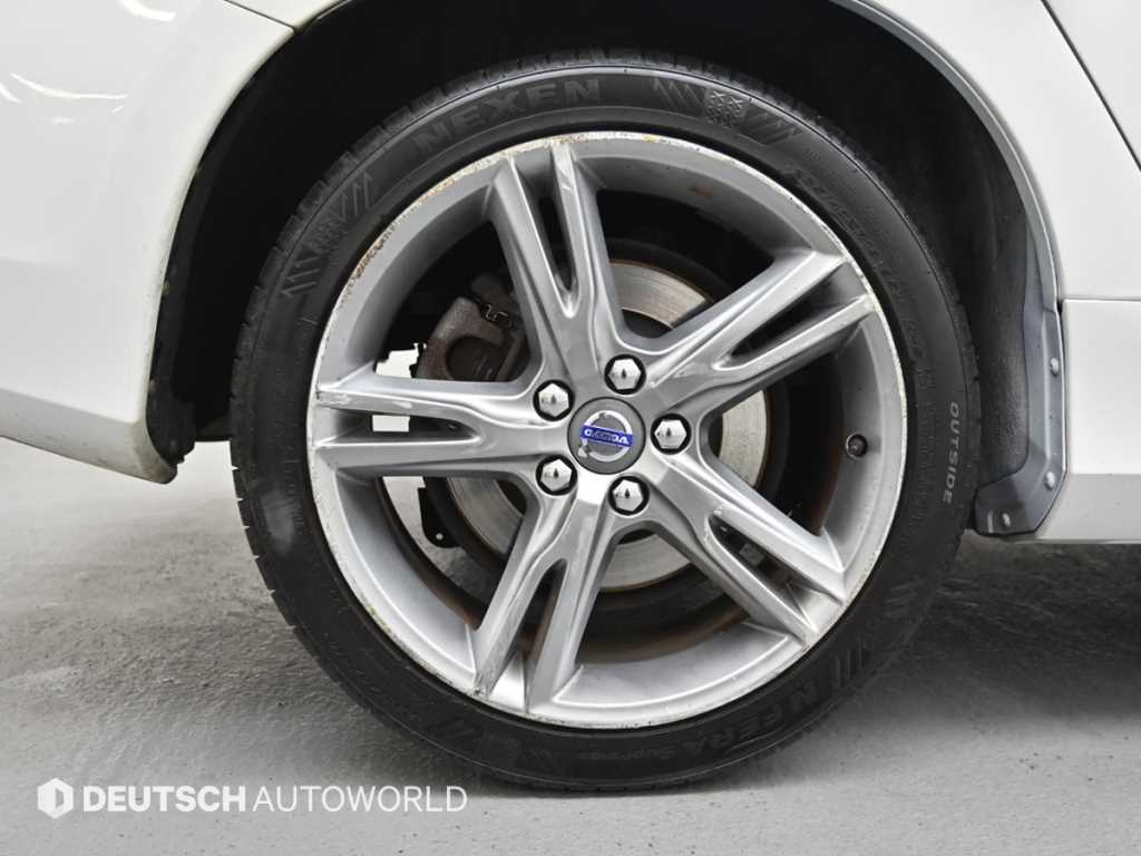 Volvo S60 — photo 05
