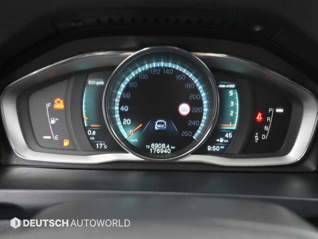 Volvo S60 — photo 08