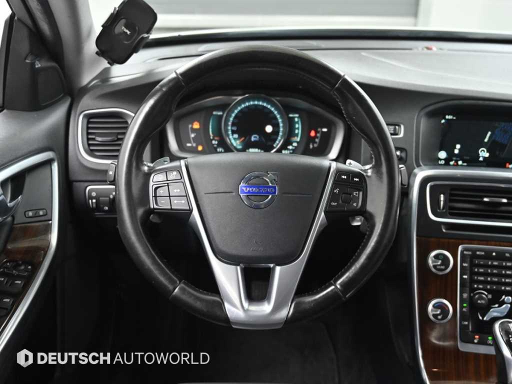 Volvo S60 — photo 13