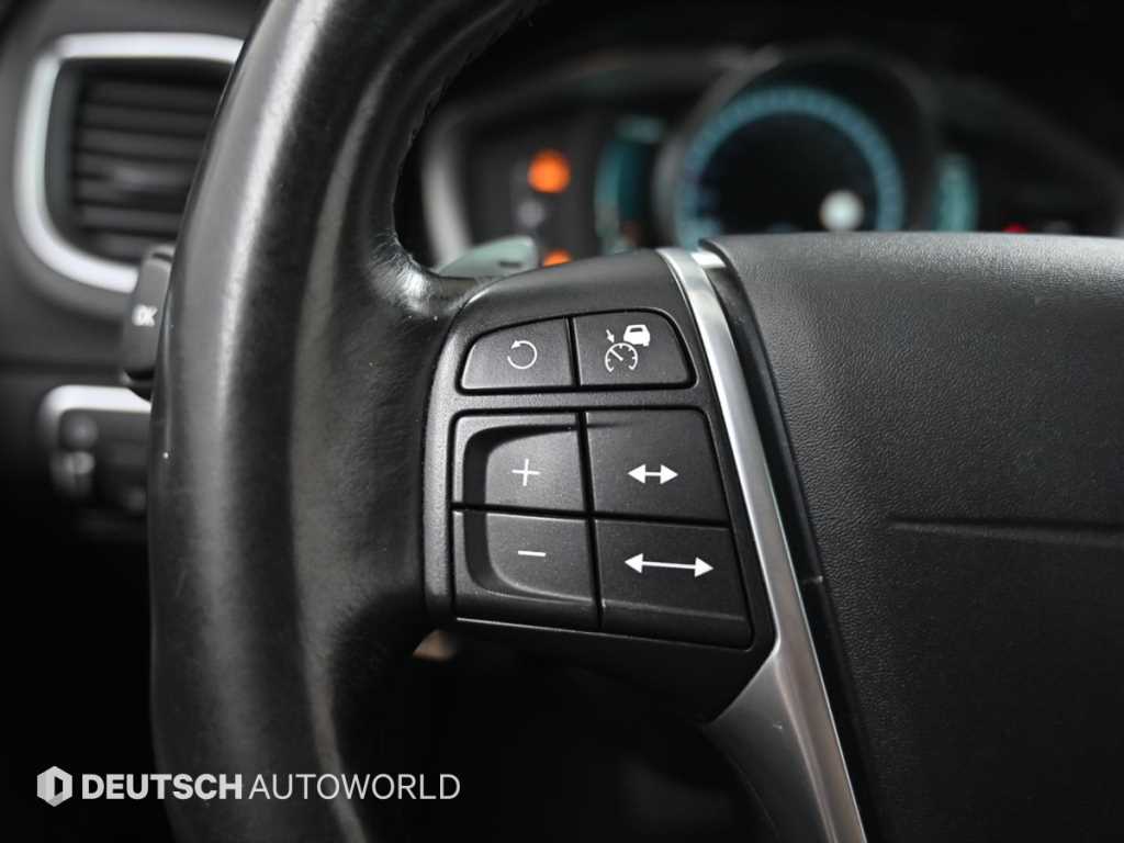 Volvo S60 — photo 18