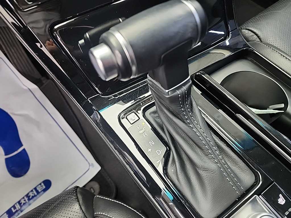 Kia K7 — photo 08